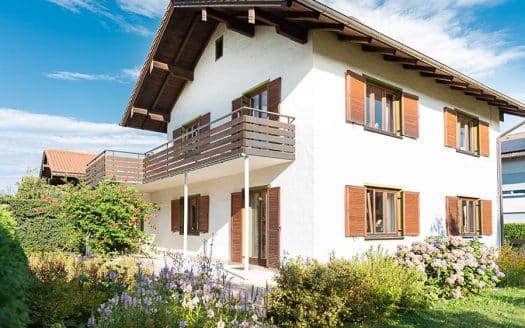 VERKAUFT- RUHIGE FAMILIENOASE MIT BERGBLICK & TRAUMGARTEN
