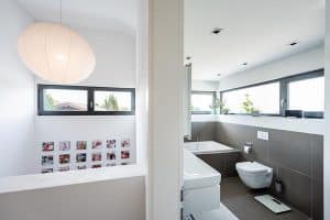 BAD OG & TREPPENAUFGANG