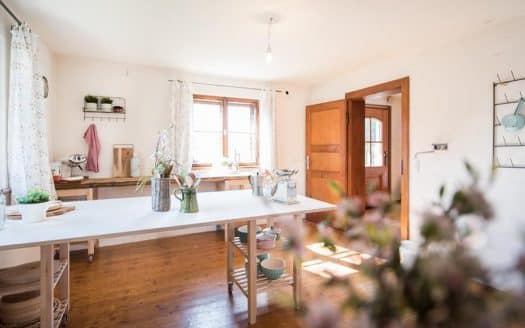 VERKAUFT – LANDLUST & LANDLUFT – ÄLTERES EINFAMILIENHAUS AUF GROSSEM GRUND
