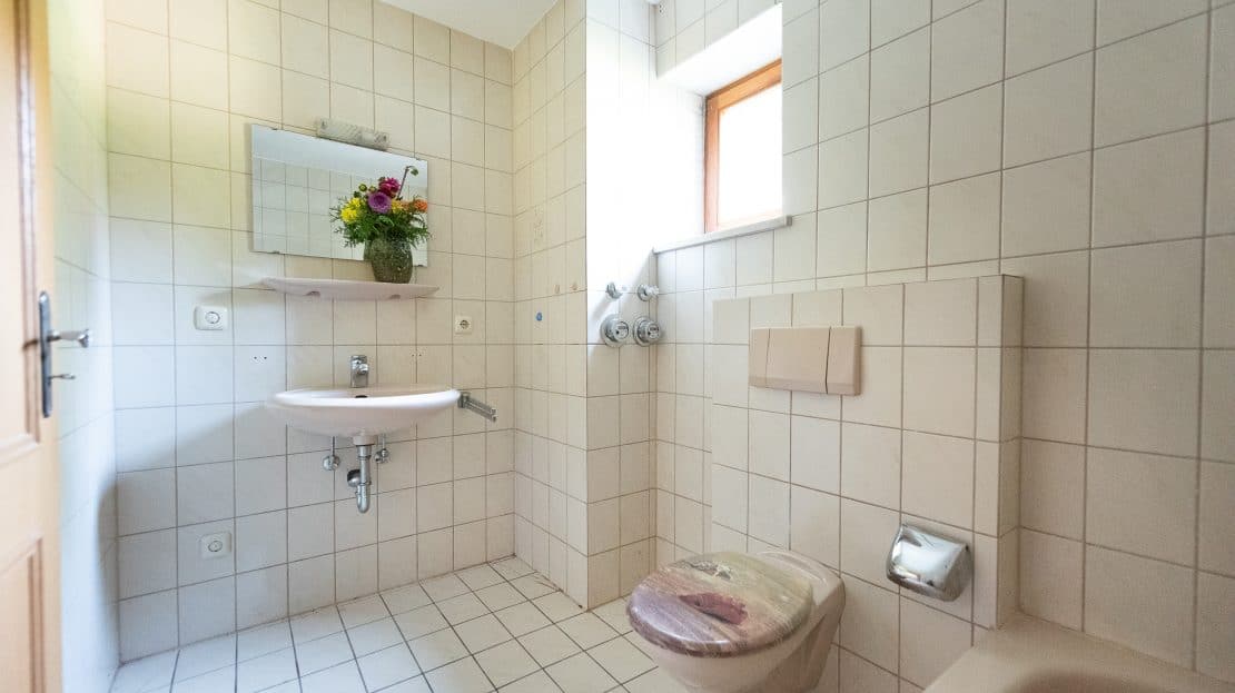 WANNENBAD MIT FENSTER