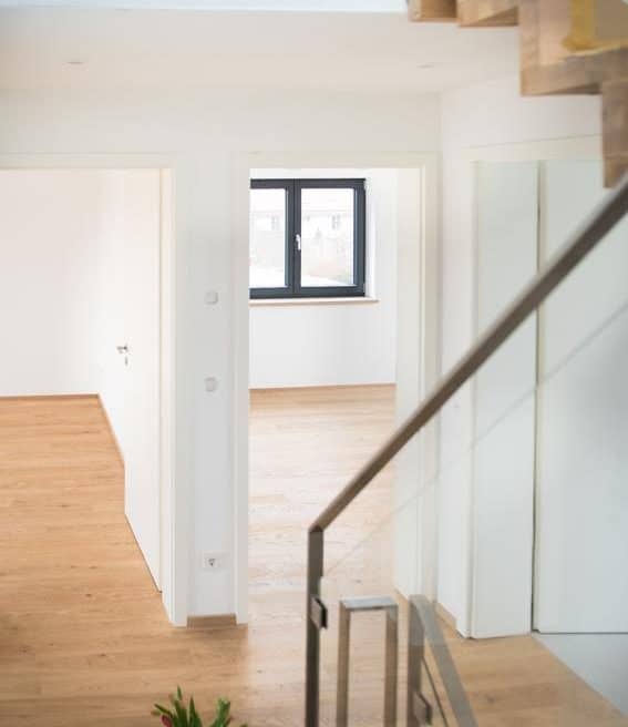 TREPPENHAUS OG ZUM DG