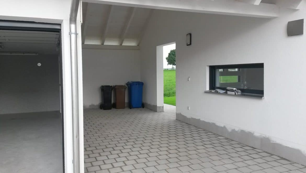 GROßE GARAGE & CARPORT