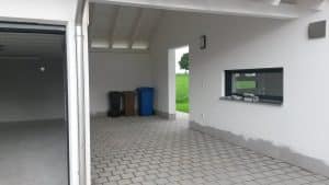 GROßE GARAGE & CARPORT