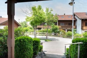 BLICK VOM HAUSEINGANG