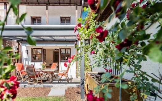 VERKAUFT – EIN PLATZ ZUM AUFBLÜHEN -REIHENECKHAUS MIT CHARME UND SCHÖNEM GARTEN
