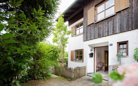 VERKAUFT – CHARMANTES REIHENECKHAUS IN BESTER LAGE –RUHE; WEITE UND VIEL GESTALTUNGSSPIELRAUM