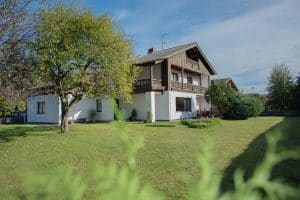 GROßZÜGIGES GRUNDSTÜCK