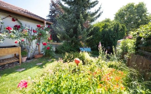 VERKAUFT – EIN PLATZ ZUM AUFBLÜHEN -REIHENECKHAUS MIT CHARME UND SCHÖNEM GARTEN
