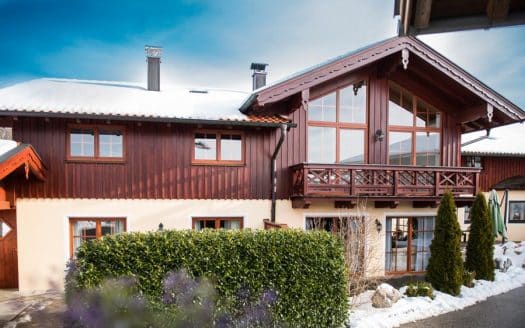 OBERWARNGAU &ndash; VIEL LICHT & VIEL KOMFORT IN TRAUMHAFTER GEGEND