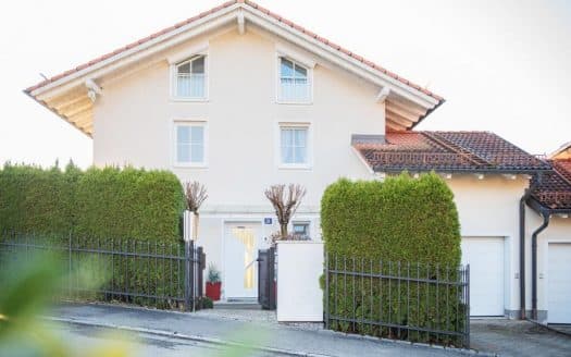 WOHLF&Uuml;HLHAUS IN BEVORZUGTER LAGE &ndash; LICHTDURCHFLUTET, HOCHWERTIG, FAMILIENTAUGLICH