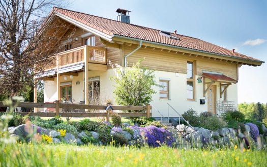 RAUM ZUM LEBEN &ndash; Komfortables Familienidyll im Gr&uuml;nen mit Garten und Weitblick