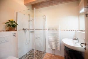 DUSCHBAD IM WOHNGESCHOSS