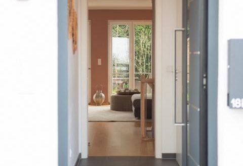 IN VERHANDLUNG – MODERNES REIHENHAUS MIT SÜDGARTEN IN RUHIGER LAGE