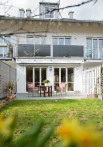 BLICK AUFS HAUS