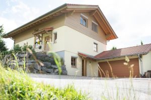 DOPPELGARAGE AM HAUS