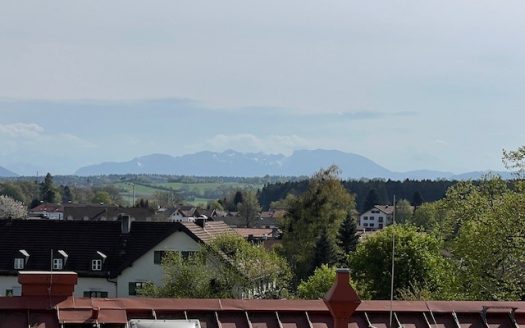 HOLZKIRCHEN – DIE BERGE IM BLICKFELD