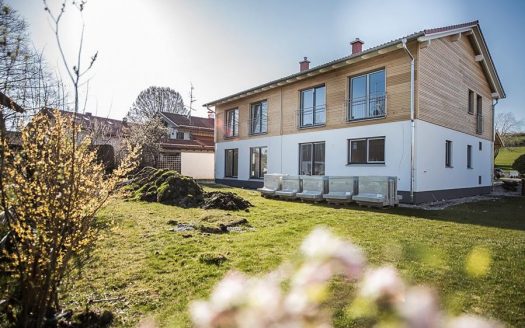 ENDLICH RAUS AUFS LAND &ndash; MODERNE HAUSH&Auml;LFTE IN L&Auml;NDLICHER UMGEBUNG