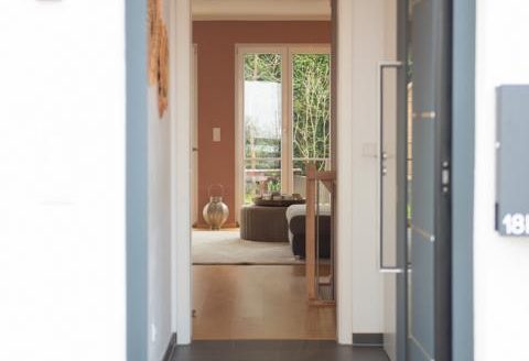 VERKAUFT &ndash; MODERNES REIHENHAUS MIT S&Uuml;DGARTEN IN RUHIGER LAGE