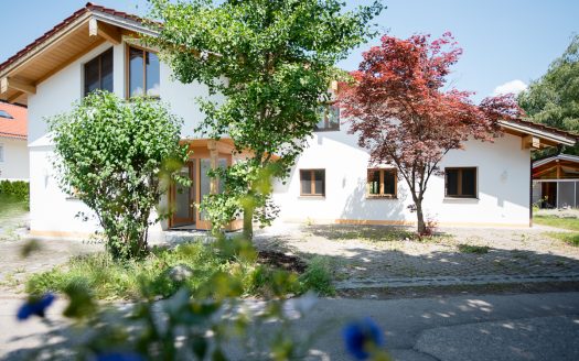 GRO&szlig;Z&Uuml;GIGES LANDHAUS MIT PLATZRESERVEN VOR DEN TOREN M&Uuml;NCHENS
