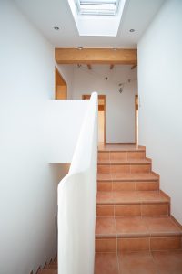 ZUGANG ZUM DACHGESCHOSS