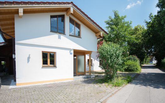 GRO&szlig;Z&Uuml;GIGES LANDHAUS MIT PLATZRESERVEN VOR DEN TOREN M&Uuml;NCHENS
