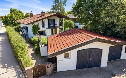 HOLZKIRCHEN HAID &ndash; GEPFLEGTES FAMILIENHAUS MIT GROSSEM POTENTIAL