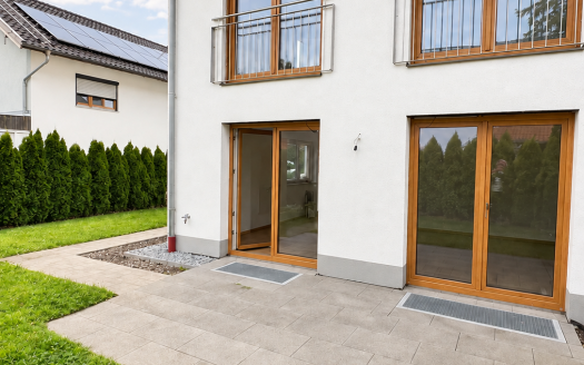 MODERNES FAMILIENHAUS IM GRÜNEN