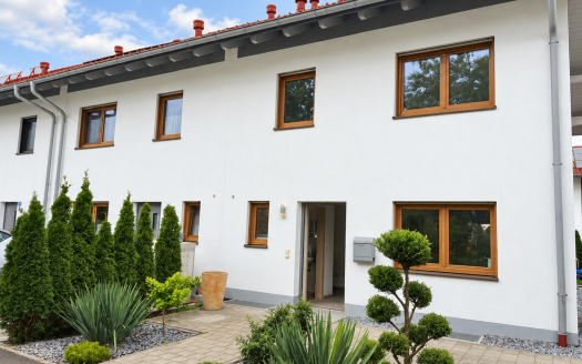 MODERNES FAMILIENHAUS IM GRÜNEN