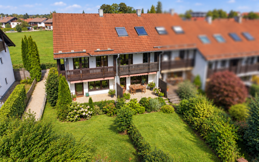 Reihenendhaus in Holzkirchen &ndash; Viel Potenzial. Sch&ouml;ner Garten. Attraktive Ortsrandlage