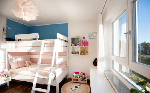 Zentral wohnen, Ruhe genie&szlig;en &ndash; 3 Zimmer mit gro&szlig;em &uuml;berdachtem Balkon und Lift